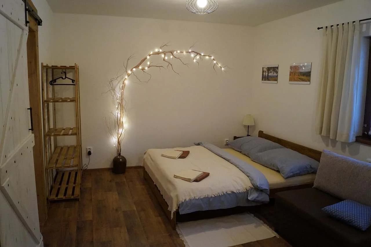 Apartmán B – manželská a rozkládací postel